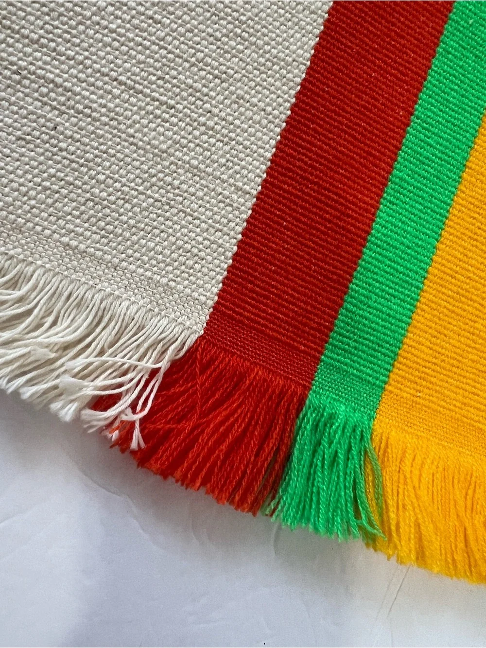 Set of 6 Hopsack/basket weave Cotton off-white placemats w/ southwestern design
